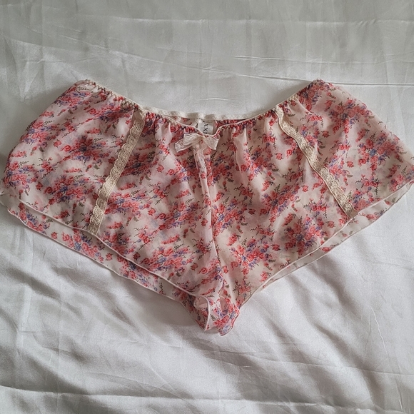 Floral Sleep Shorts, Lg Forever 21 - Picture 1 of 9